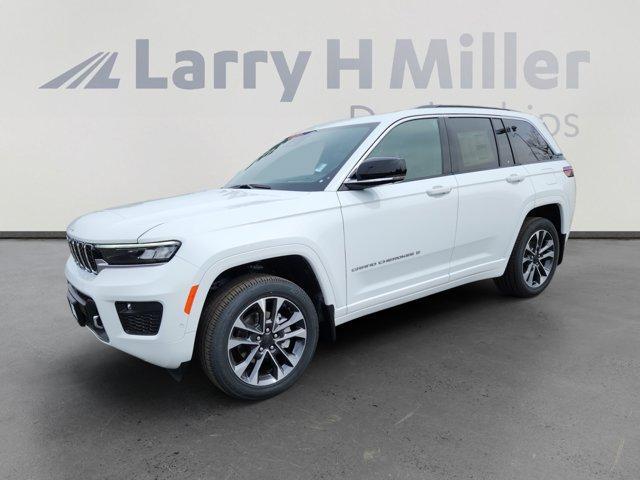 Photo of 2025 Bright White Clearcoat Jeep Grand Cherokee