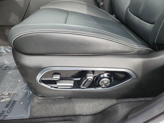 Photo of 2025 Bright White Clearcoat Jeep Grand Cherokee