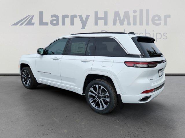 Photo of 2025 Bright White Clearcoat Jeep Grand Cherokee