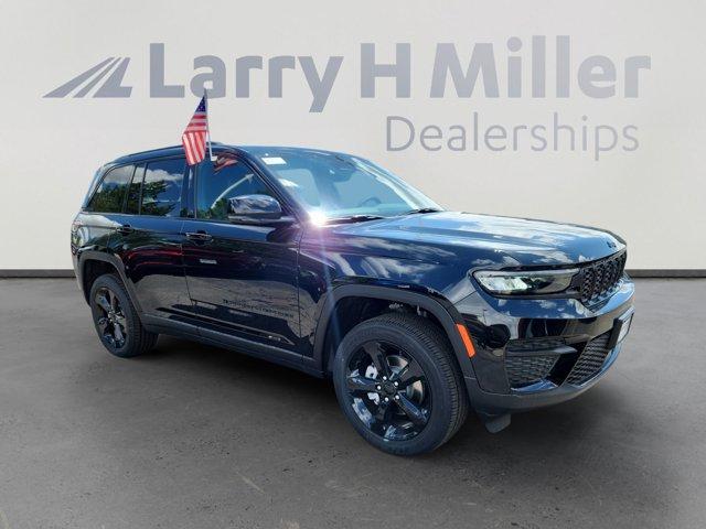 Photo of 2025 Diamond Black Jeep Grand Cherokee