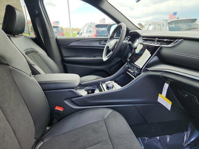 Photo of 2025 Diamond Black Jeep Grand Cherokee