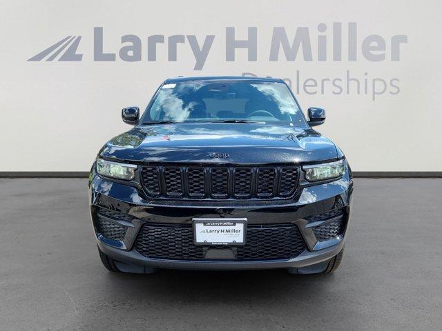 Photo of 2025 Diamond Black Jeep Grand Cherokee