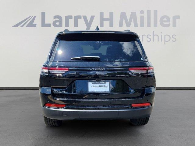 Photo of 2025 Diamond Black Jeep Grand Cherokee