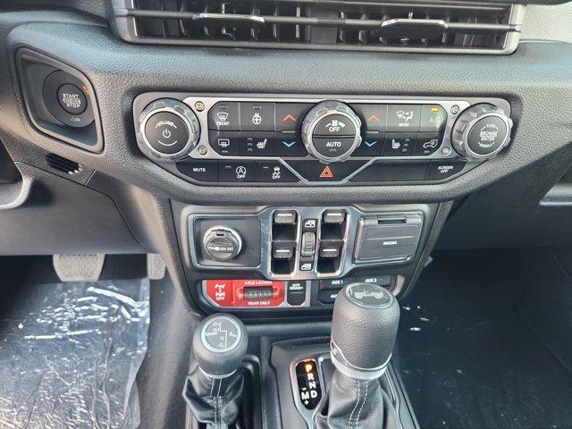 Photo of 2025 Granite Crystal Clearcoat Metallic Jeep Wrangler