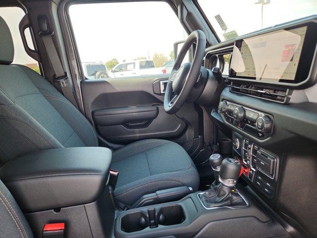 Photo of 2025 Granite Crystal Clearcoat Metallic Jeep Wrangler