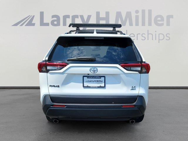 Photo of 2021 Super White Toyota RAV4