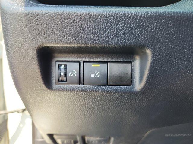 Photo of 2021 Super White Toyota RAV4