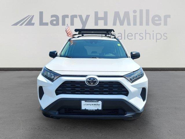 Photo of 2021 Super White Toyota RAV4