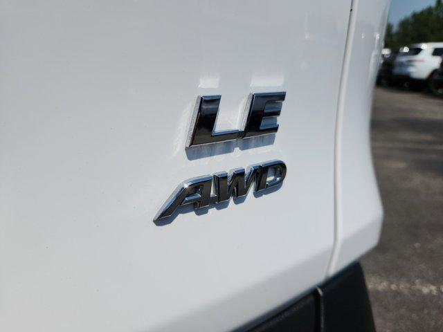 Photo of 2021 Super White Toyota RAV4
