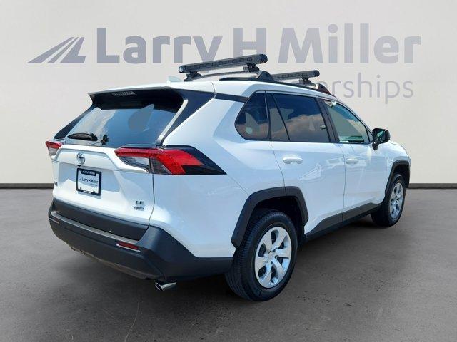 Photo of 2021 Super White Toyota RAV4