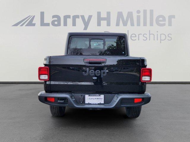 Photo of 2025 Black Clearcoat Jeep Gladiator