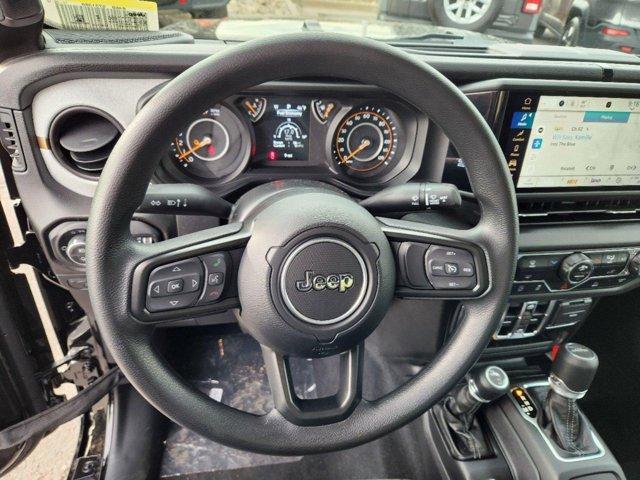 Photo of 2025 Black Clearcoat Jeep Gladiator