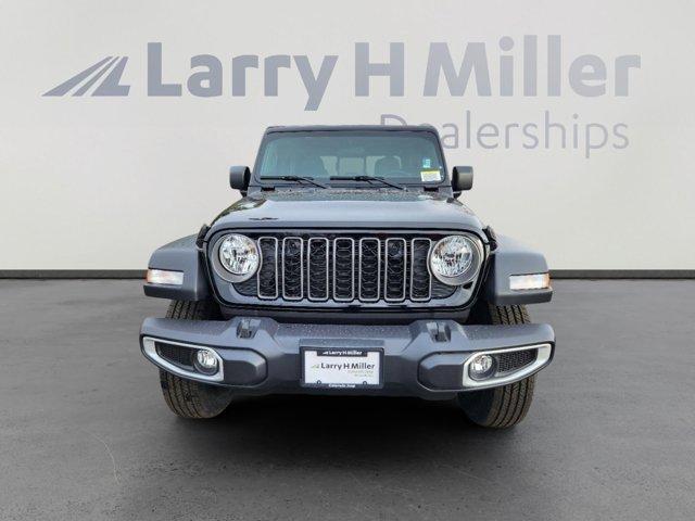 Photo of 2025 Black Clearcoat Jeep Gladiator