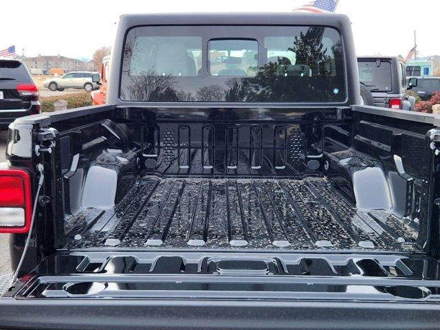 Photo of 2025 Black Clearcoat Jeep Gladiator