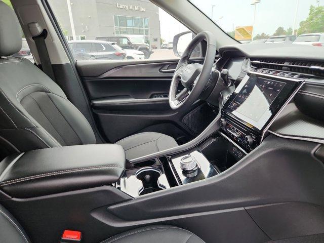 Photo of 2023 Velvet Red Pearlcoat Jeep Grand Cherokee L