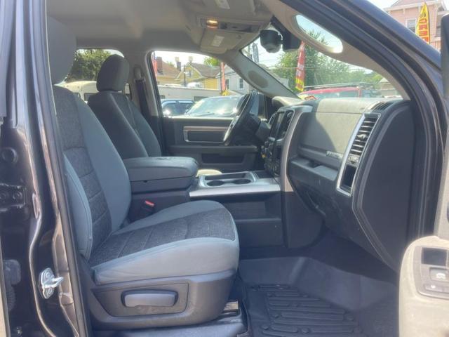 Photo of 2017 Granite Crystal Metallic Clearcoat RAM 1500