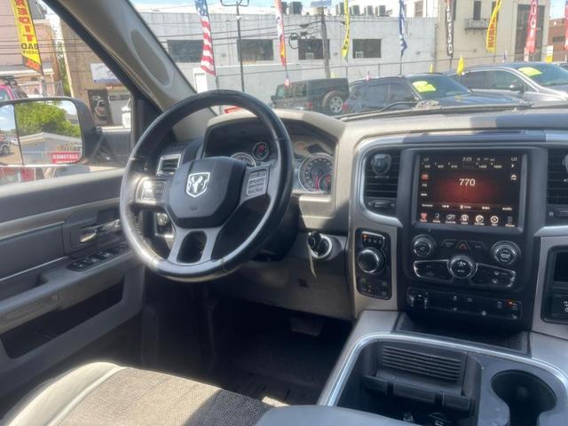 Photo of 2017 Granite Crystal Metallic Clearcoat RAM 1500