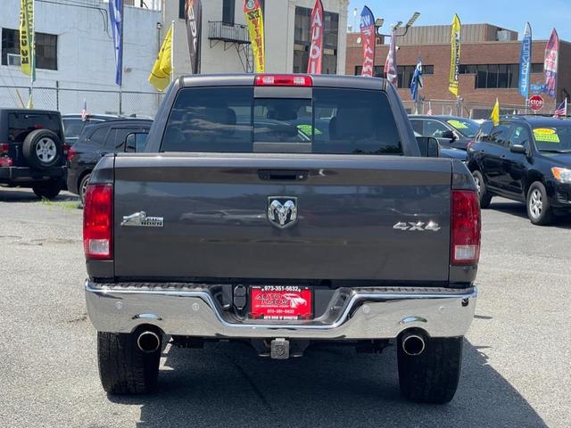 Photo of 2017 Granite Crystal Metallic Clearcoat RAM 1500