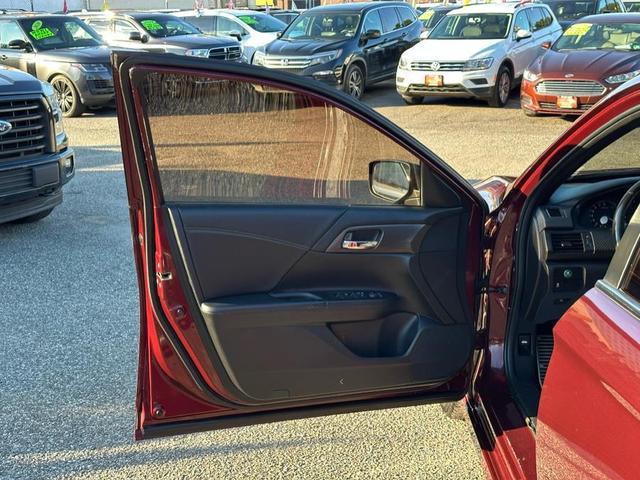 Photo of 2016 Basque Red Pearl II Honda Accord