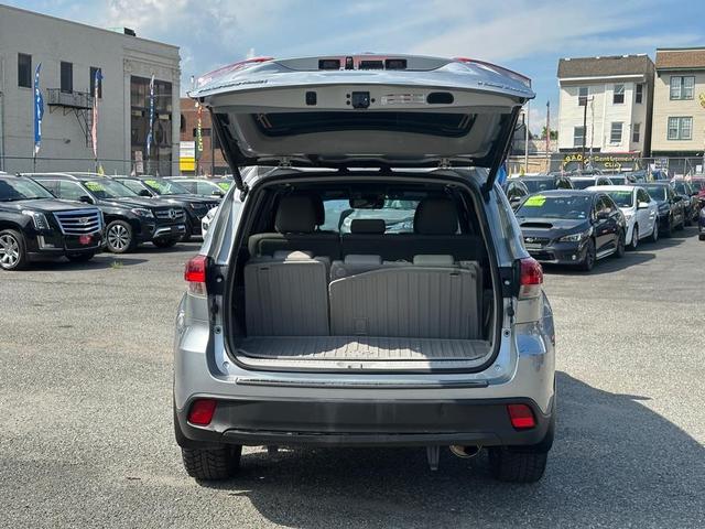 Photo of 2018 Celestial Silver Metallic Toyota Highlander