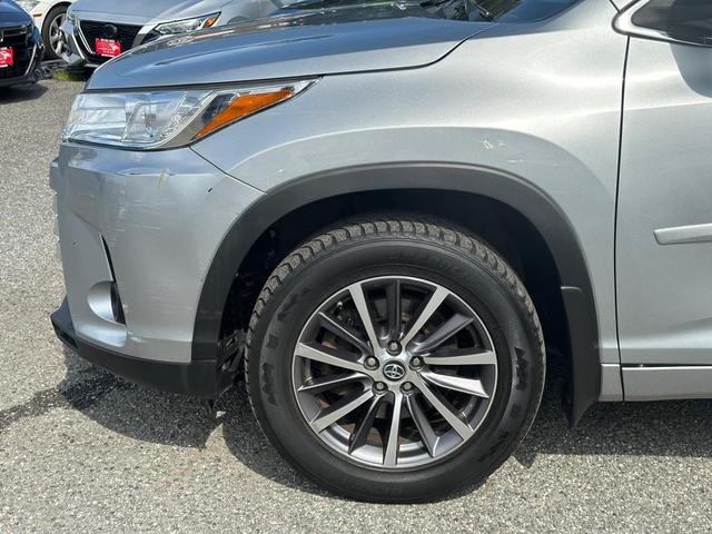 Photo of 2018 Celestial Silver Metallic Toyota Highlander
