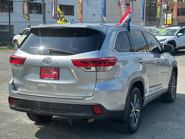 Photo of 2018 Celestial Silver Metallic Toyota Highlander