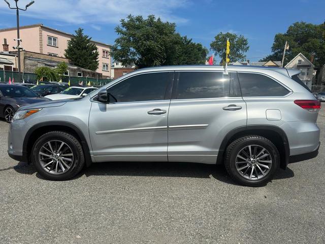 Photo of 2018 Celestial Silver Metallic Toyota Highlander