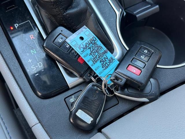 Photo of 2018 Celestial Silver Metallic Toyota Highlander