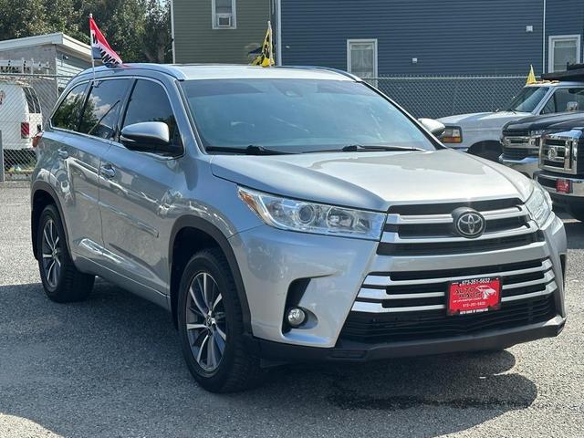 Photo of 2018 Celestial Silver Metallic Toyota Highlander