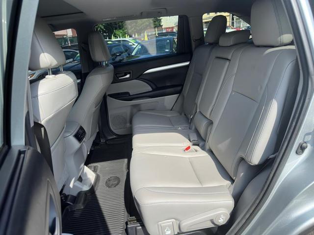 Photo of 2018 Celestial Silver Metallic Toyota Highlander