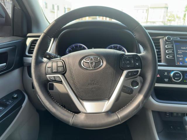 Photo of 2018 Celestial Silver Metallic Toyota Highlander