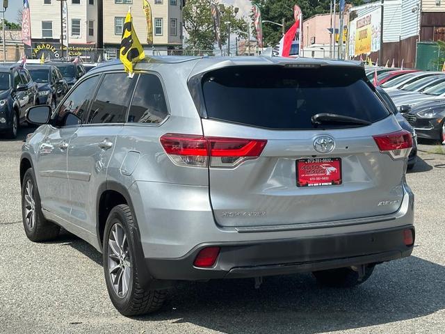 Photo of 2018 Celestial Silver Metallic Toyota Highlander