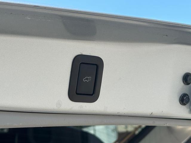 Photo of 2018 Celestial Silver Metallic Toyota Highlander