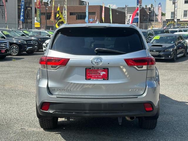 Photo of 2018 Celestial Silver Metallic Toyota Highlander