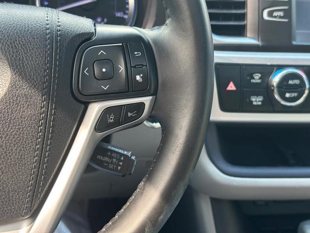 Photo of 2018 Celestial Silver Metallic Toyota Highlander