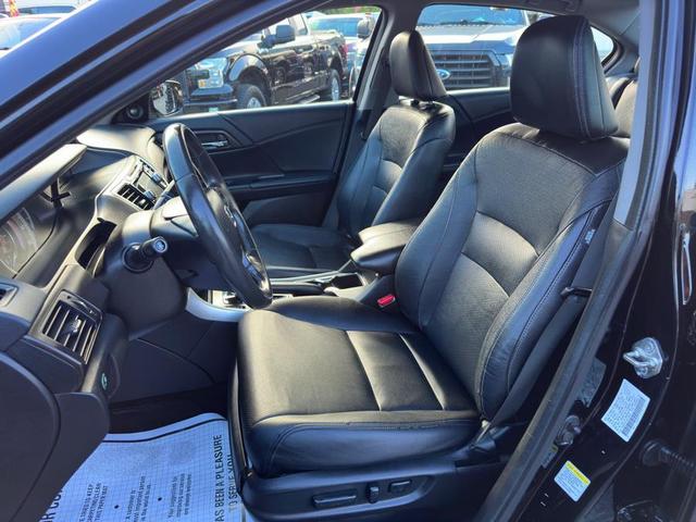 Photo of 2014 Crystal Black Pearl Honda Accord