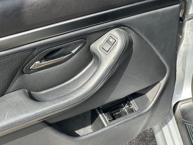 Photo of 2000 Titanium Silver Metallic BMW M5