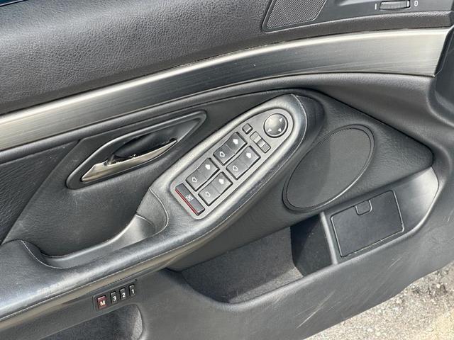 Photo of 2000 Titanium Silver Metallic BMW M5