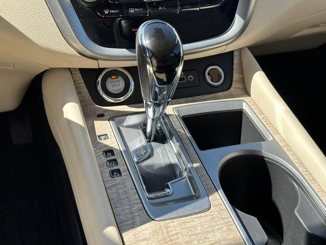 Photo of 2024 Pearl White Tricoat Nissan Murano