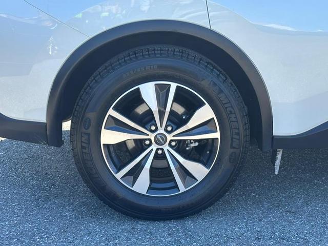 Photo of 2024 Pearl White Tricoat Nissan Murano