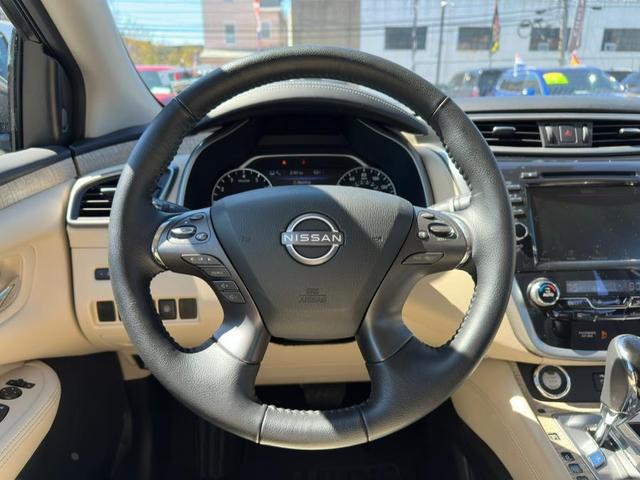 Photo of 2024 Pearl White Tricoat Nissan Murano