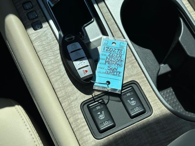 Photo of 2024 Pearl White Tricoat Nissan Murano