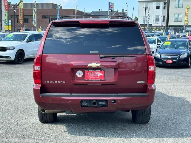 Photo of 2008 Deep Ruby Metallic Chevrolet Suburban