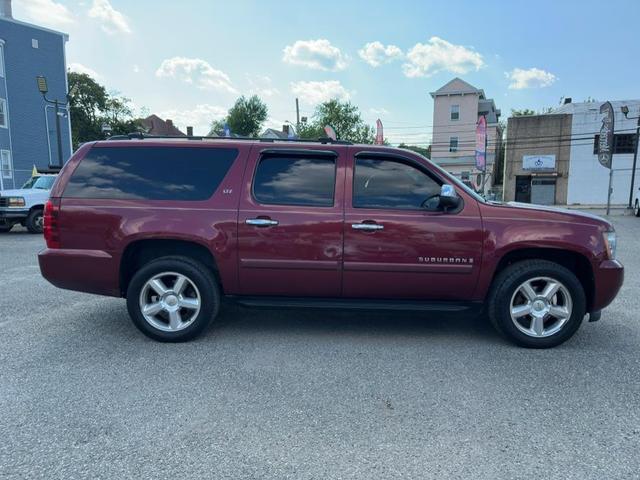 Photo of 2008 Deep Ruby Metallic Chevrolet Suburban