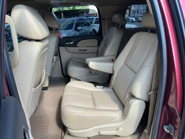 Photo of 2008 Deep Ruby Metallic Chevrolet Suburban