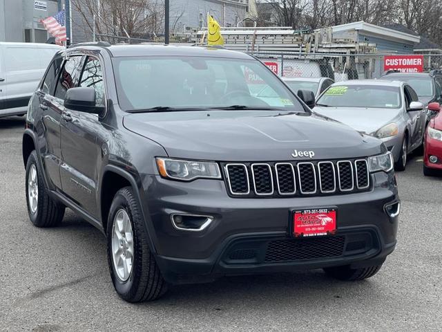 Photo of 2017 Granite Crystal Metallic Clearcoat Jeep Grand Cherokee