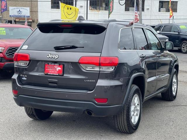 Photo of 2017 Granite Crystal Metallic Clearcoat Jeep Grand Cherokee