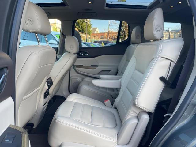 Photo of 2017 GREEN GMC Acadia