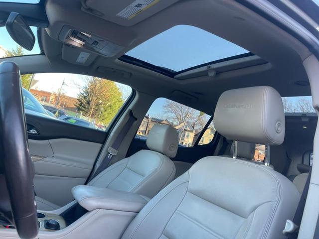 Photo of 2017 GREEN GMC Acadia