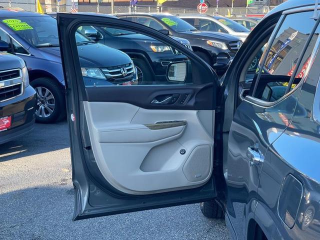 Photo of 2017 GREEN GMC Acadia
